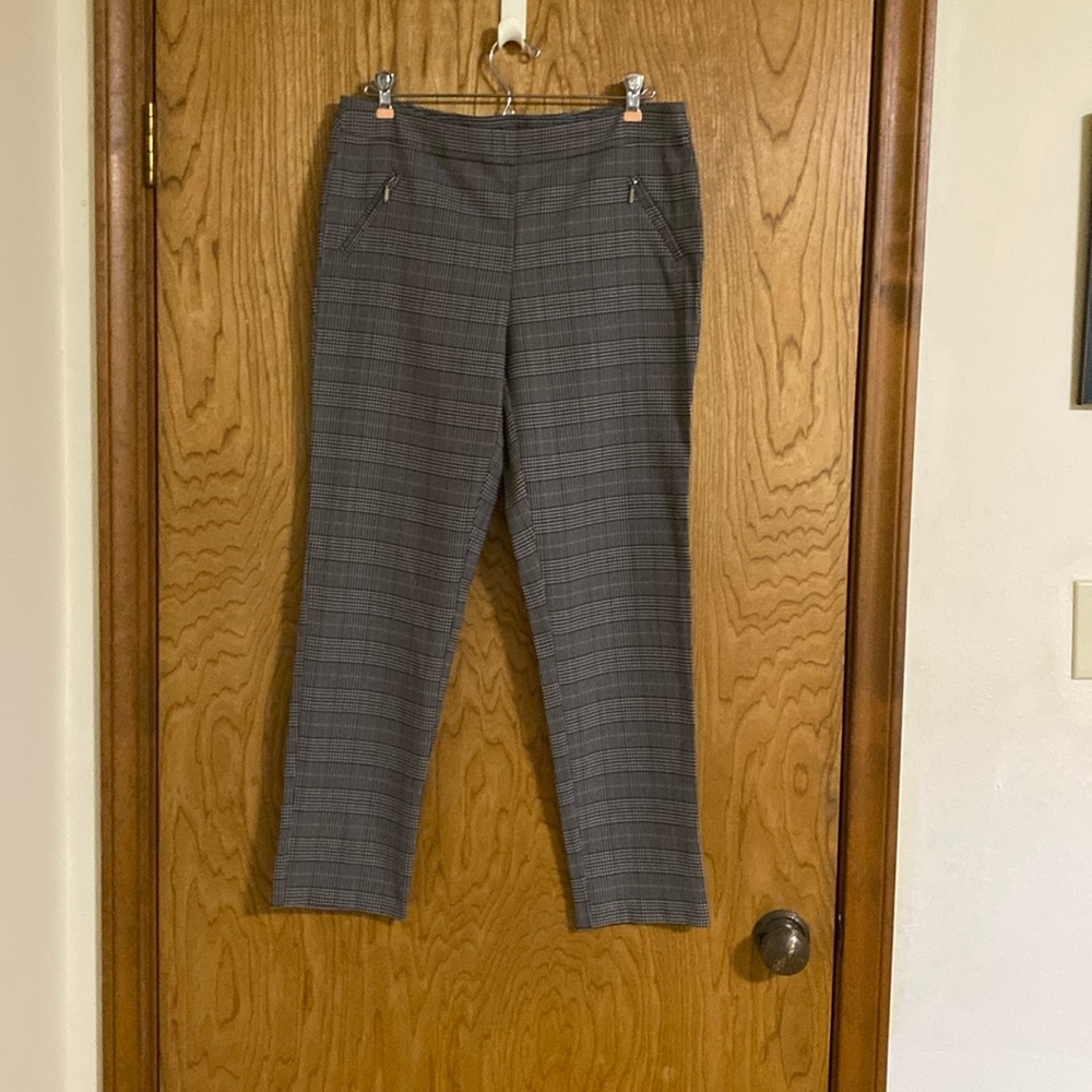 Roxy & Ali pull on style pants pockets are fake ankle length size 10 petite